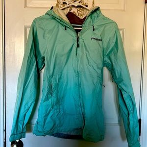 Patagonia women’s rain hooded jacket Small mint green .